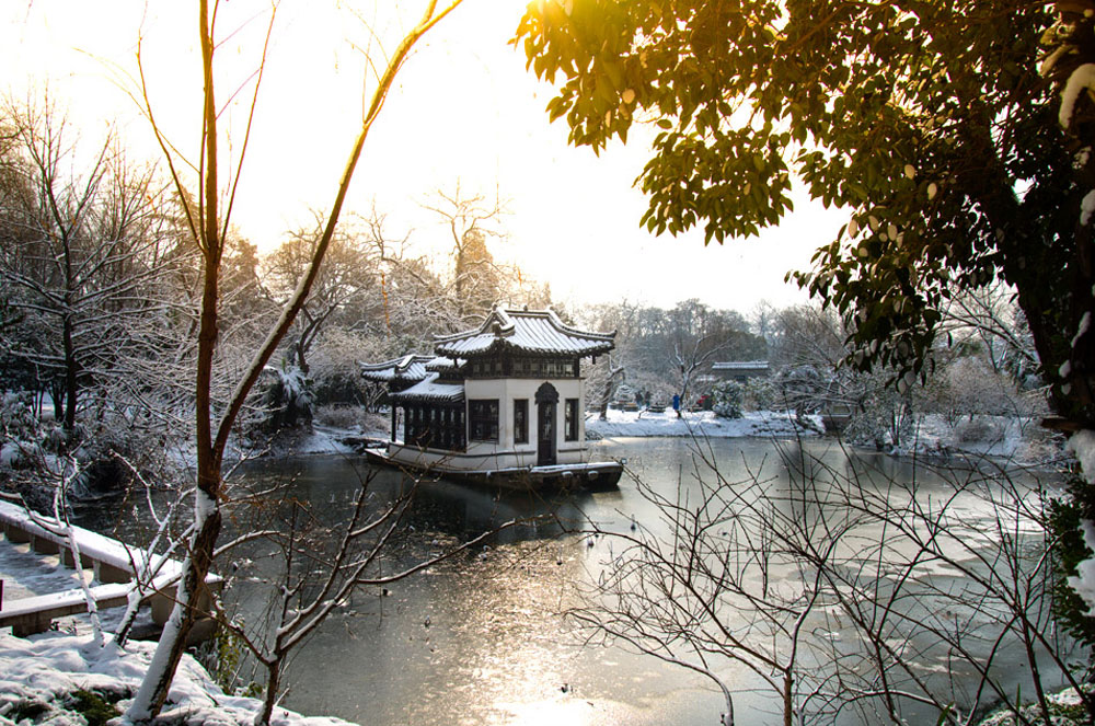 Snowy lake with chinese temple, china winter packing list, what to wear in china in winter, winter in china packing list